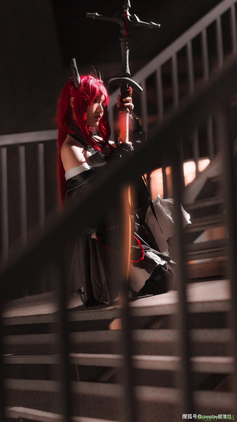 cos:明日方舟史尔特尔漫展cos正片@酒酱