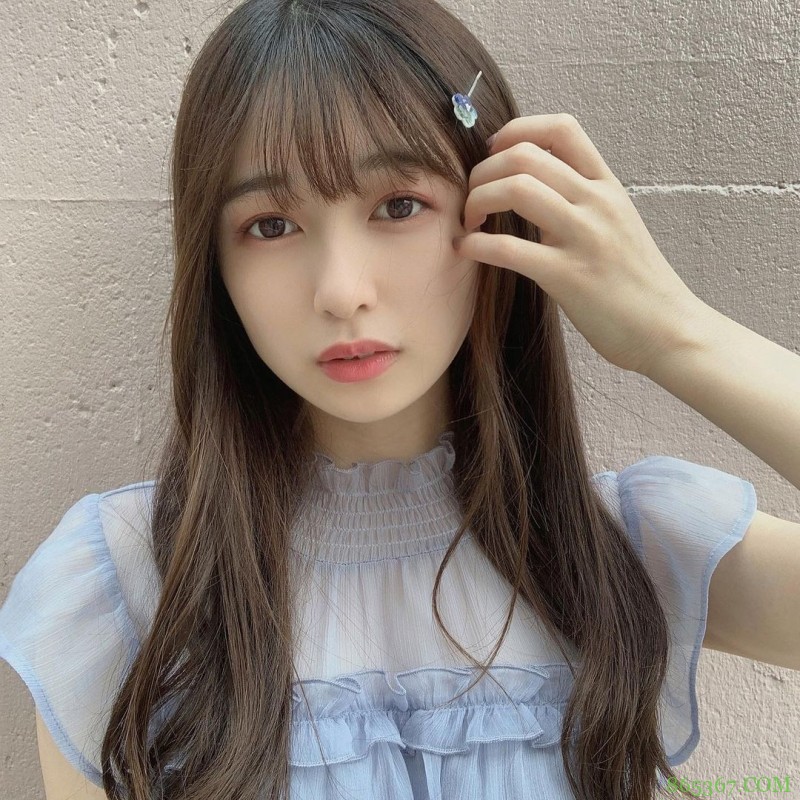 单眼皮正妹Hana 无害脸蛋下暗藏「肉感G 」!穿搭被封「女神」