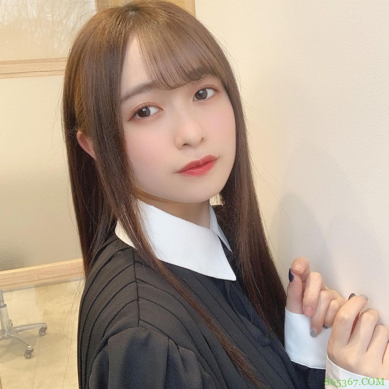 单眼皮正妹Hana 无害脸蛋下暗藏「肉感G 」!穿搭被封「女神」