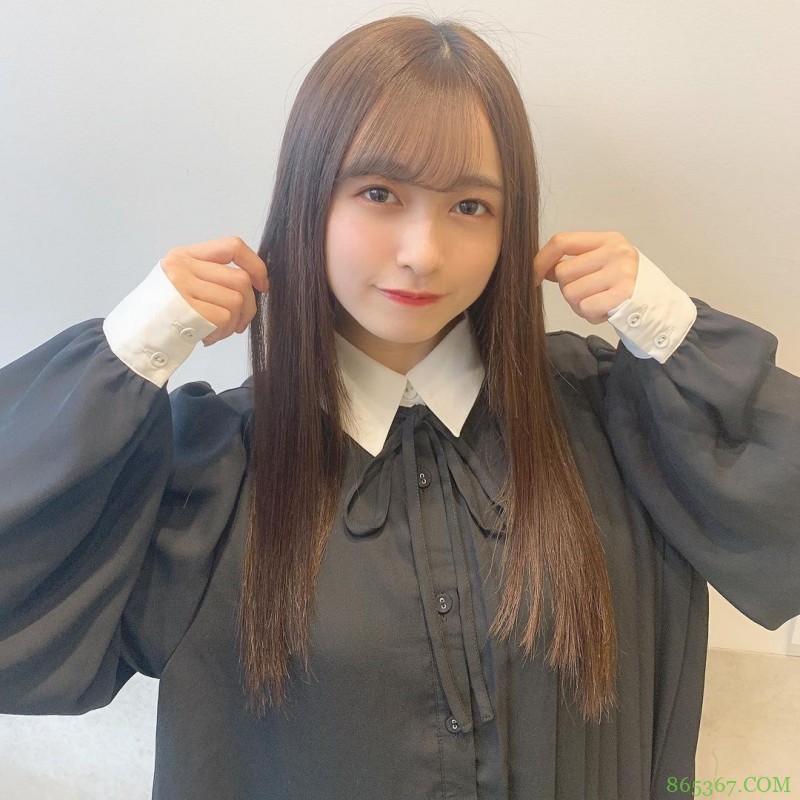 单眼皮正妹Hana 无害脸蛋下暗藏「肉感G 」!穿搭被封「女神」