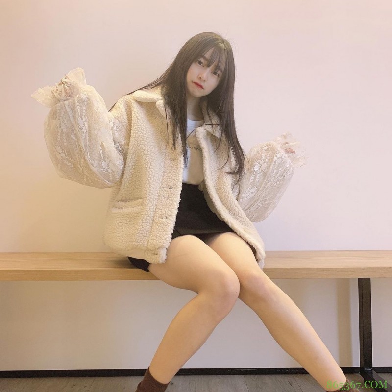 单眼皮正妹Hana 无害脸蛋下暗藏「肉感G 」!穿搭被封「女神」