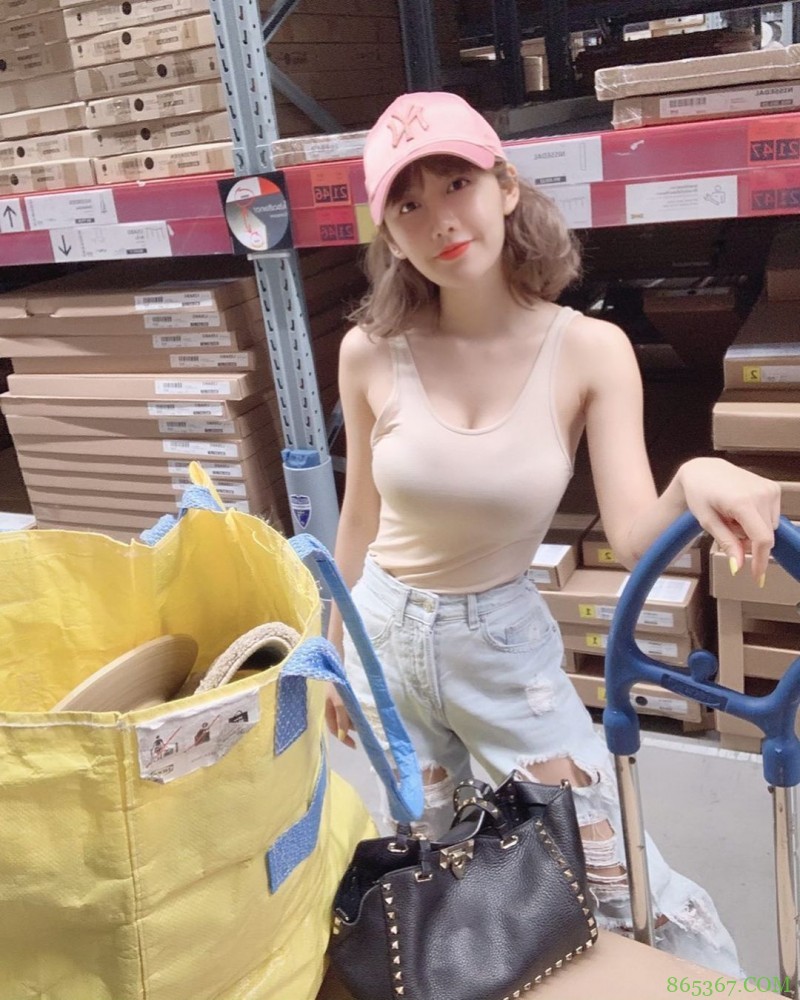 火辣网红《陈美贤》生娃后照旧!地方美艳妈妈!