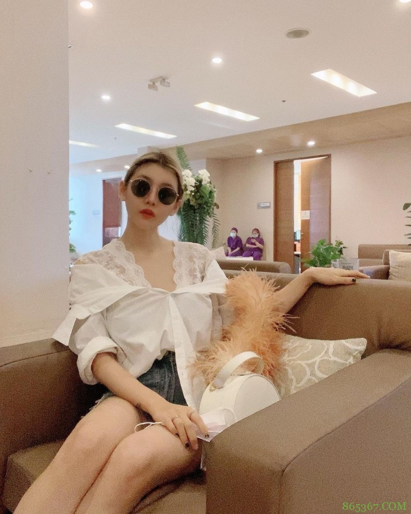 火辣网红《陈美贤》生娃后照旧!地方美艳妈妈!