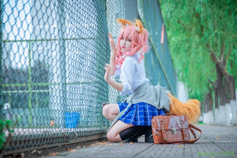 cos:校园操场围栏外的玉藻前。