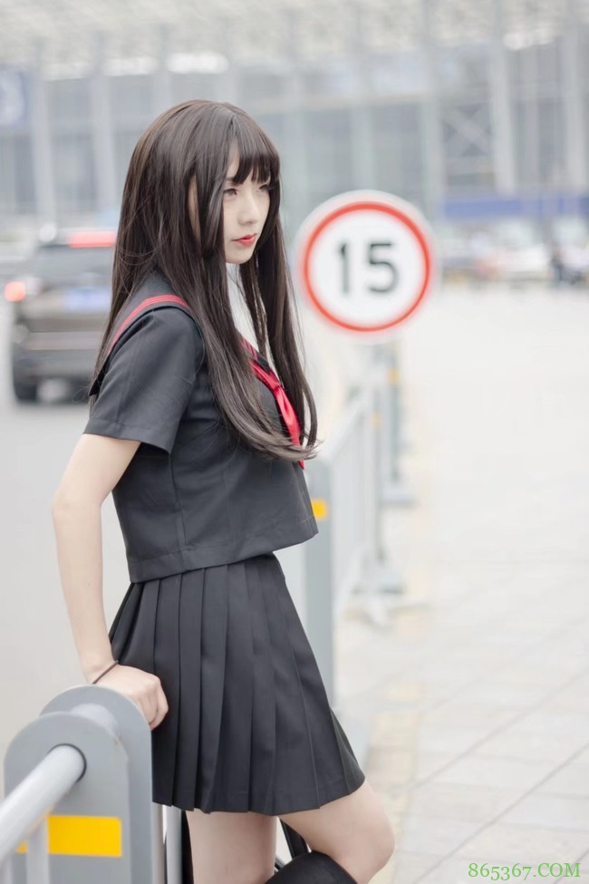 冷酷眼神，搭配忧郁气质的JK少女。