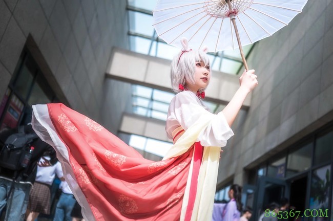 cos：碧蓝航线-兔耳拉菲。