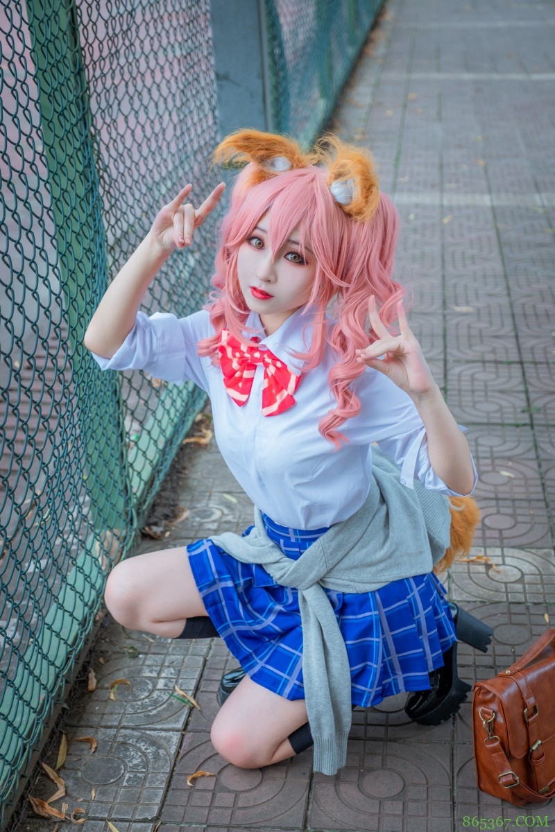 cos:校园操场围栏外的玉藻前。