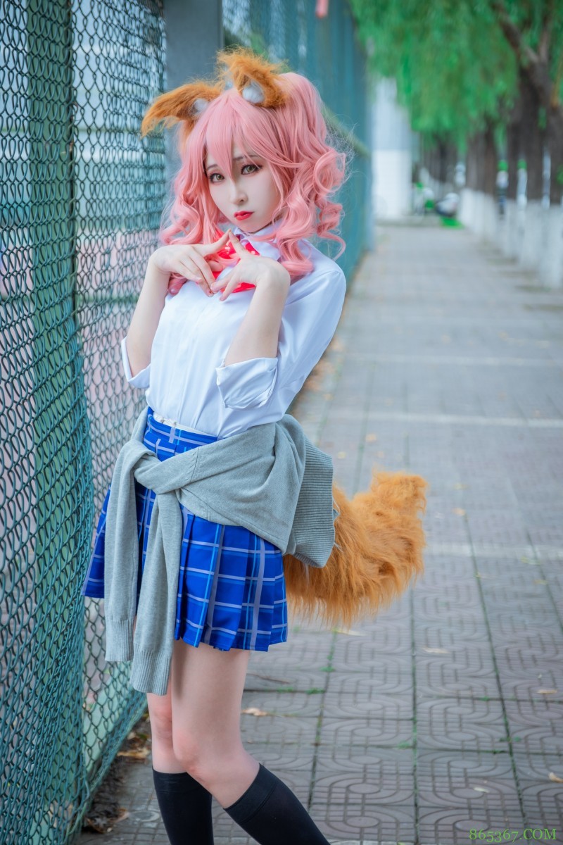 cos:校园操场围栏外的玉藻前。