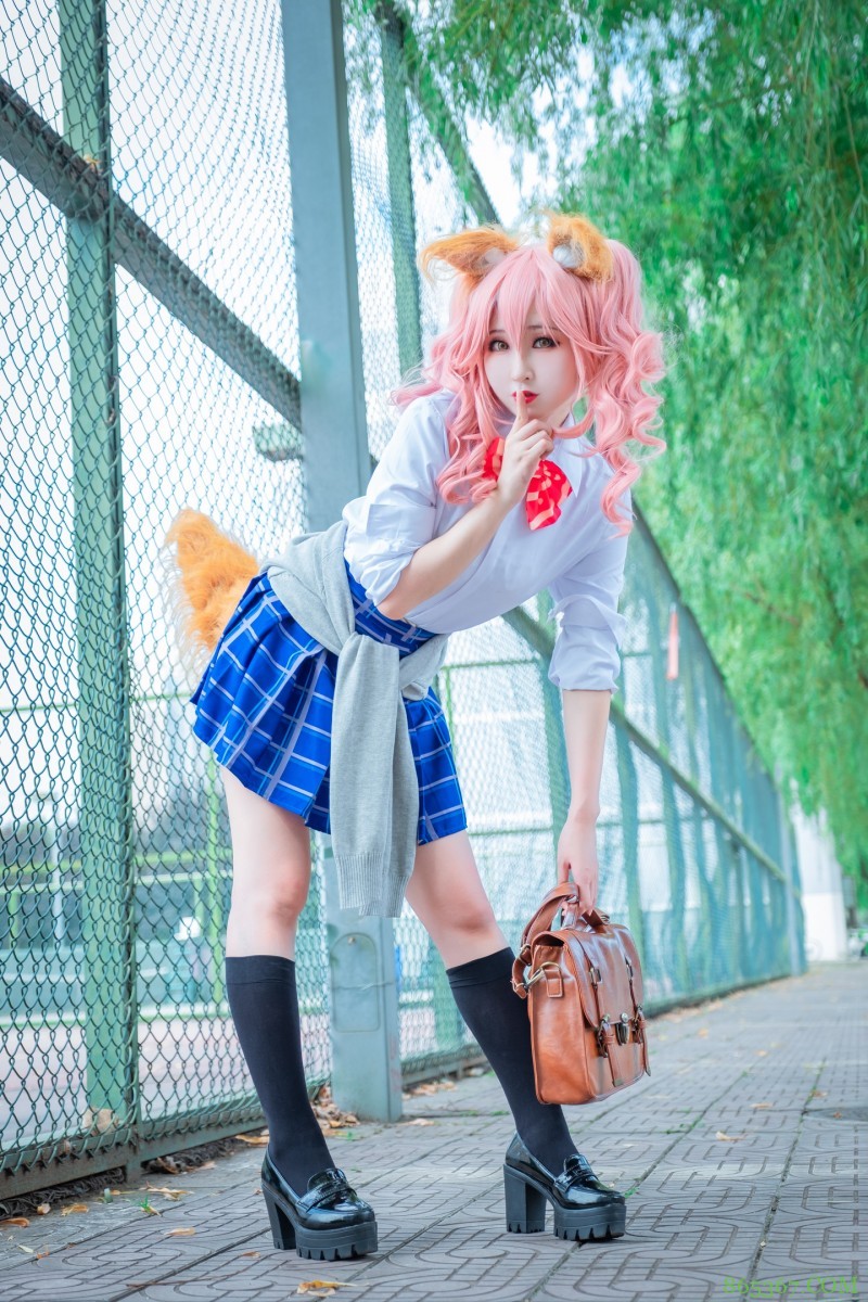 cos:校园操场围栏外的玉藻前。