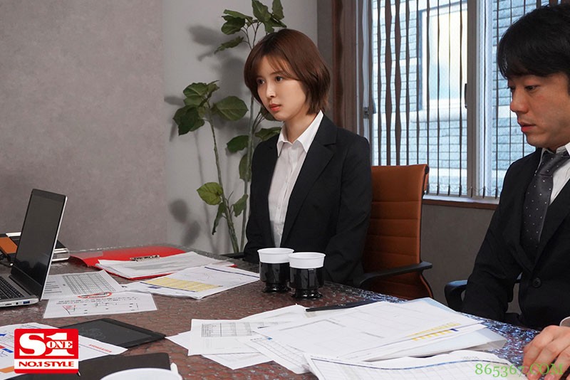 美人上司“葵つかさ”与处男部下出差同房,诱惑调戏让下属精虫冲脑了!