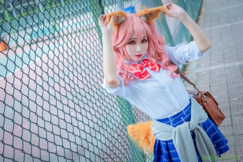 cos:校园操场围栏外的玉藻前。