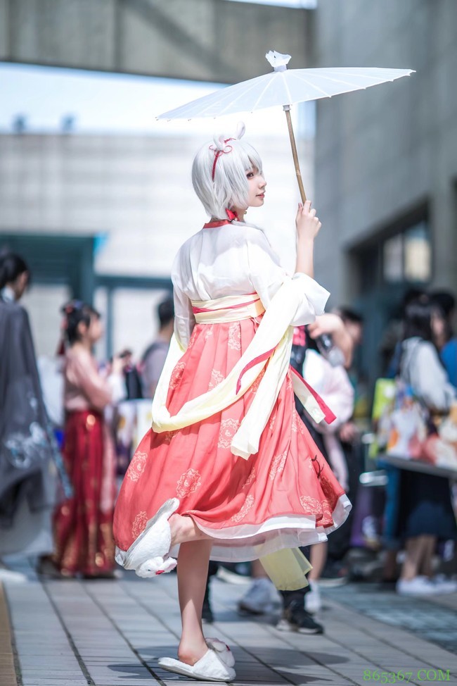 cos：碧蓝航线-兔耳拉菲。