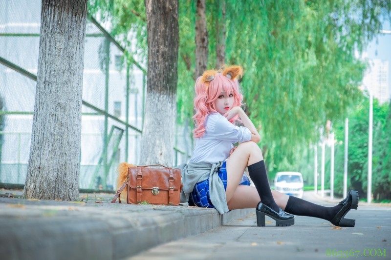 cos:校园操场围栏外的玉藻前。