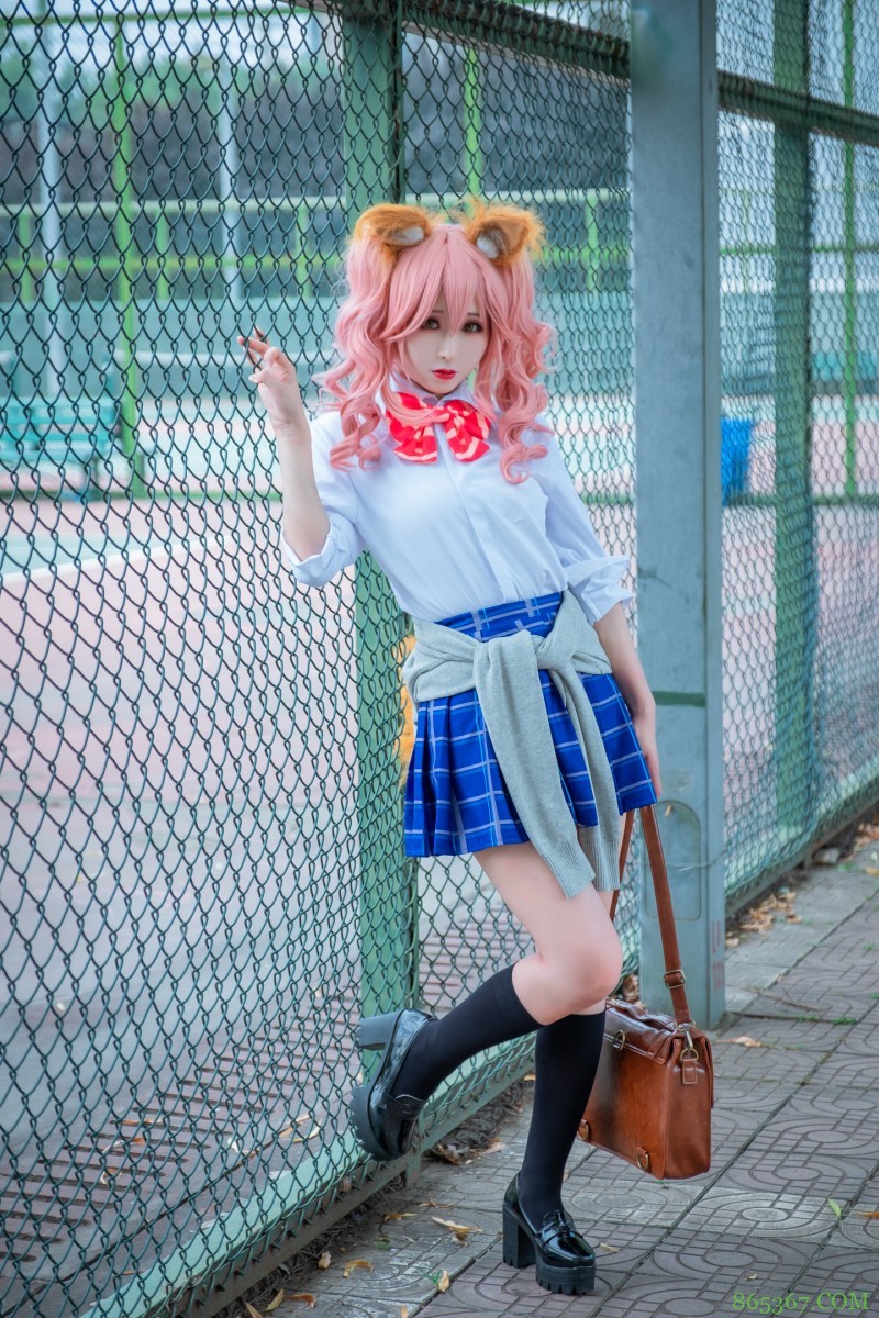 cos:校园操场围栏外的玉藻前。