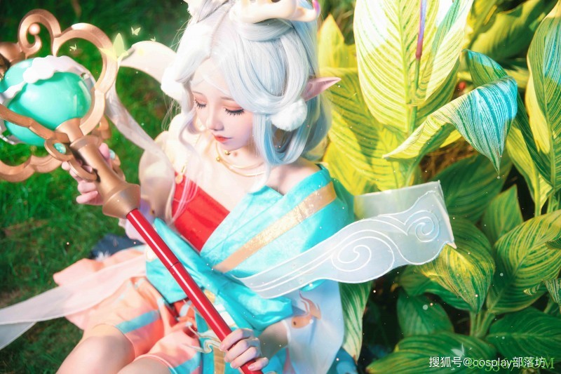 cos:王者荣耀瑶,遇见神鹿,非常漂亮的小姐姐