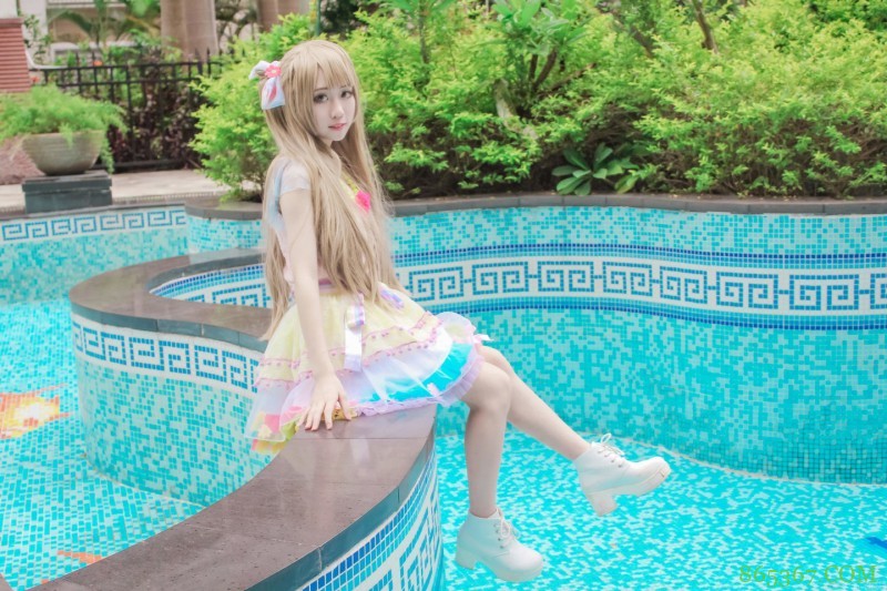 cos：一只喜欢夏天的南小鸟。