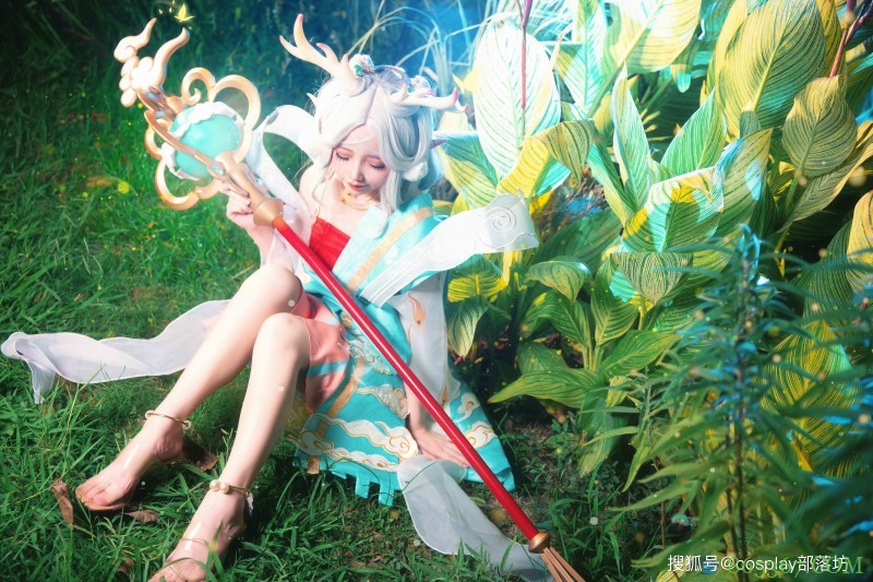 cos:王者荣耀瑶,遇见神鹿,非常漂亮的小姐姐