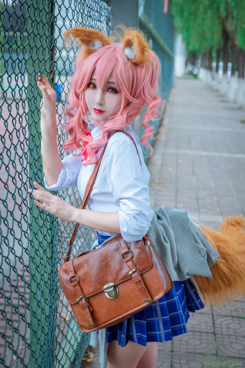 cos:校园操场围栏外的玉藻前。