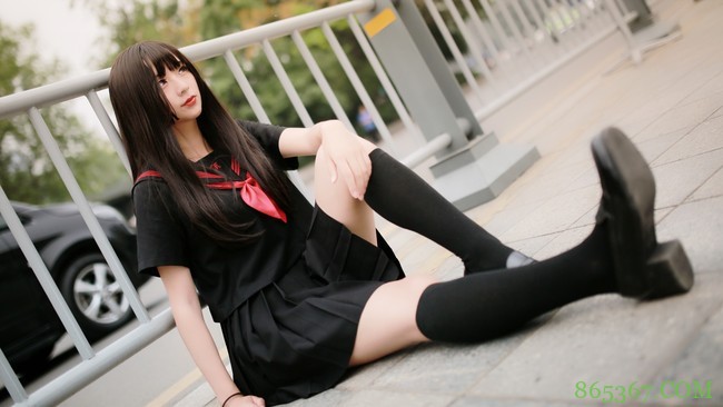 冷酷眼神，搭配忧郁气质的JK少女。