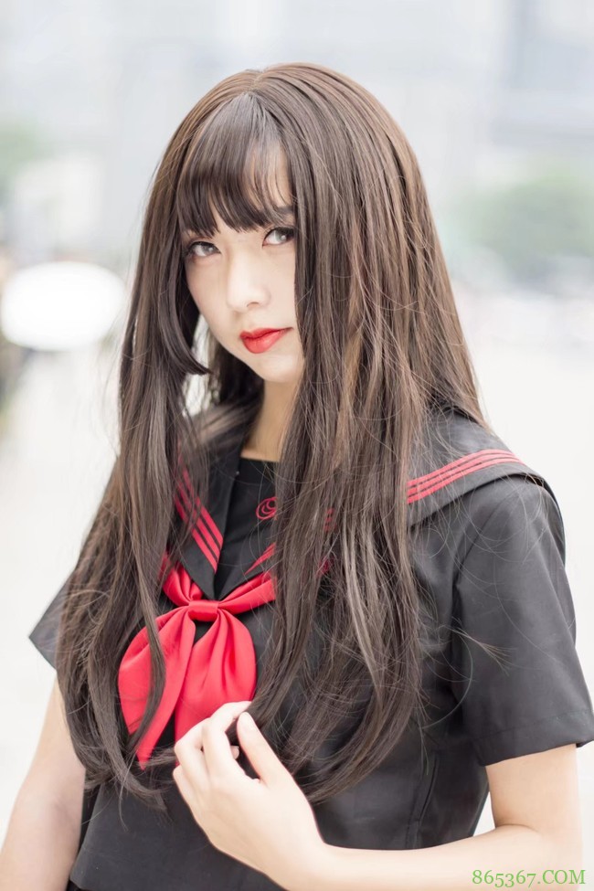 冷酷眼神，搭配忧郁气质的JK少女。