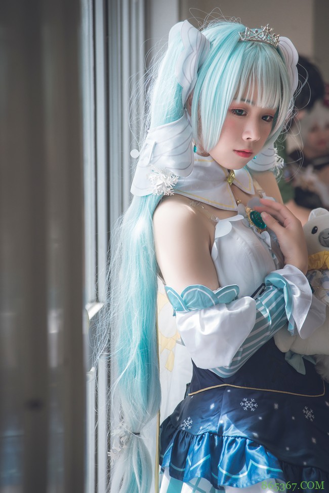 cos:海蓝色长发的初音场照。