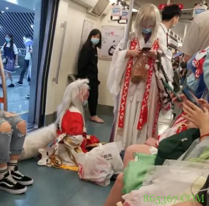 个别coser没素质，害得全体cos圈背锅，居然还有人帮他们说话