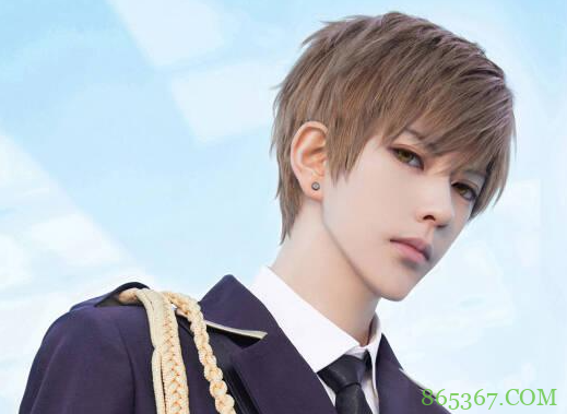 无良漫展太坑爹，停车场里办展览，垃圾堆边做签售，熊祁都被骗了