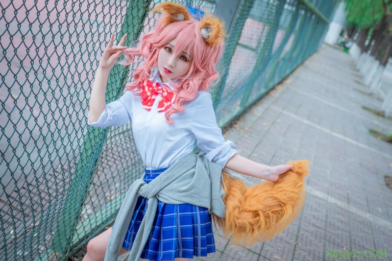 cos:校园操场围栏外的玉藻前。