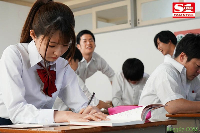 校园凌辱!学生会长“乙白さやか”遭同学集体强暴,接着又被老师硬上!