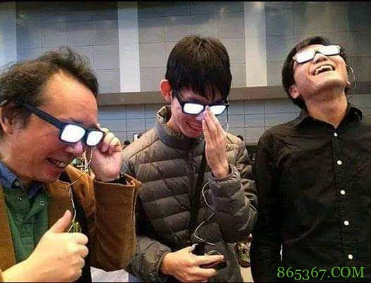 日本网友发明漫展“黑科技”，一个眼镜就能COS柯南，已经卖断货