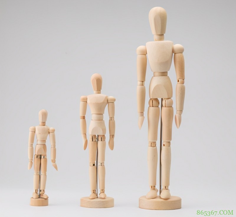 本子画师们画画也需要参考，有的还拿自己当模特呢！