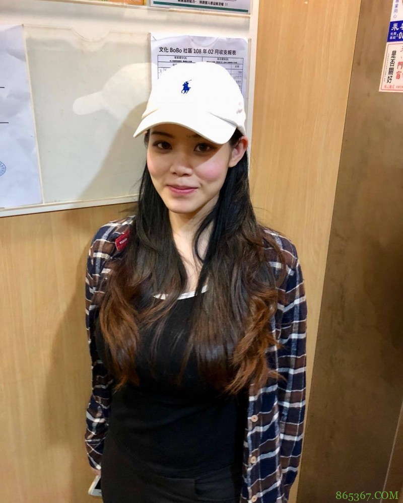 球场边最美的风景!PLG职篮转播惊见「口罩辣妹」 神出是性感地方妈妈