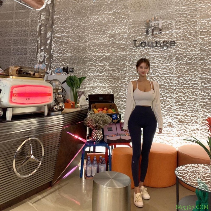 美艳系「超凶猛妹子」出门放风!火辣的诱惑视角