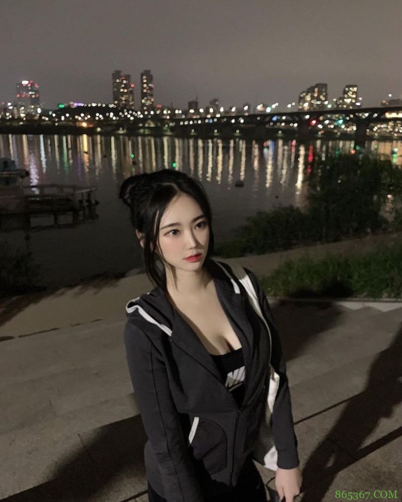 夜游汉江的「小恶魔正妹」,穿这样运动有够犯规!
