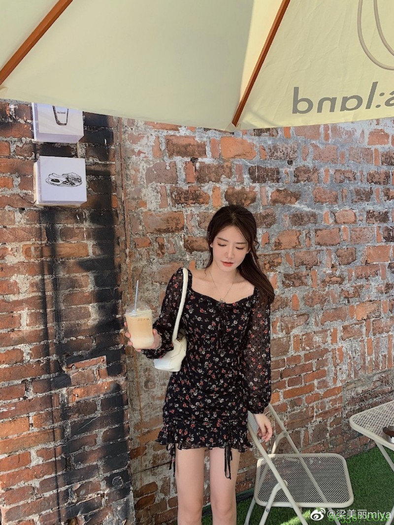 香港甜心正妹「分享露肩春装」,白嫩「暗藏实力」!