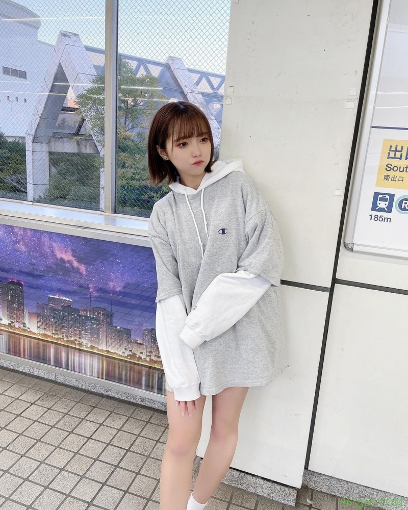 萝莉樱花妹「福山梨乃」宽松男友风散发甜萌慵懒气质实在是可爱到一个过分啊