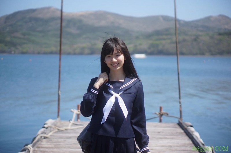 高三清纯美少女「湿身初解禁」！夺得制服选美冠军后勇拍写真，粉丝同学都暴动！