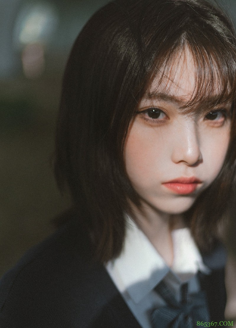 JK少女，清晨的大桥底