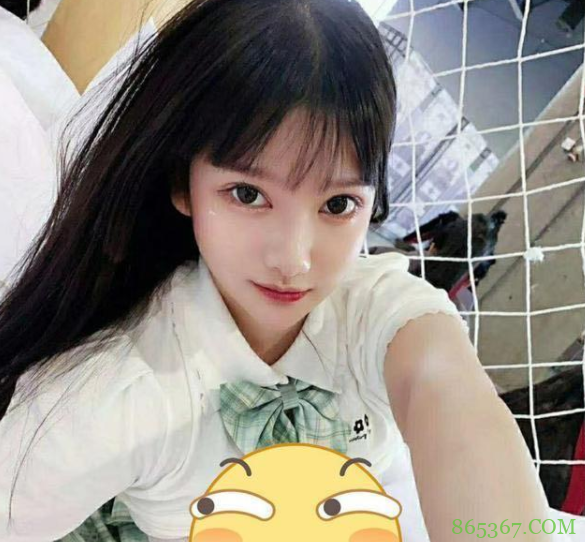 国内展会幺蛾子多，前有漫展掀衣女，今有潮玩展游客被暴晒3小时