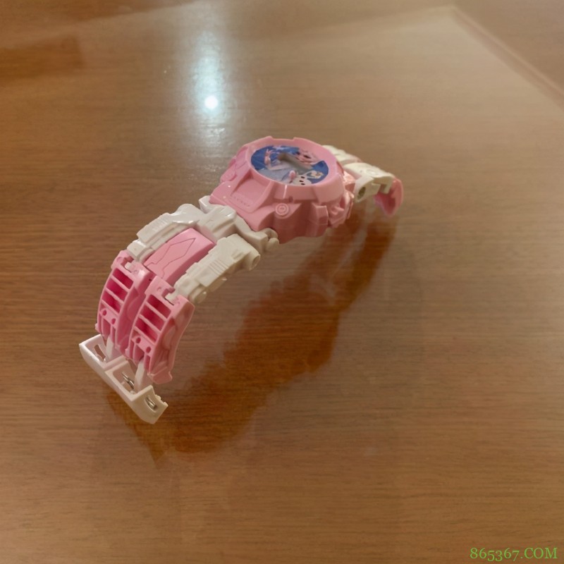 艾莎女王也有奇葩周边？看着跟变形金刚似的，好像还是正版的