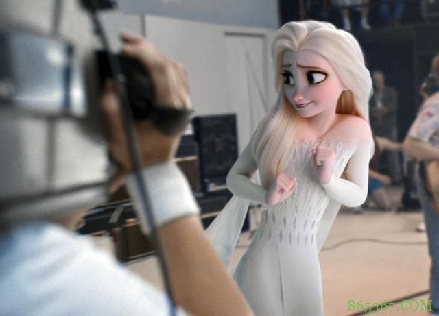 在大佬的P图下，艾莎女王当起了歌手和演员，连厨师也能做！