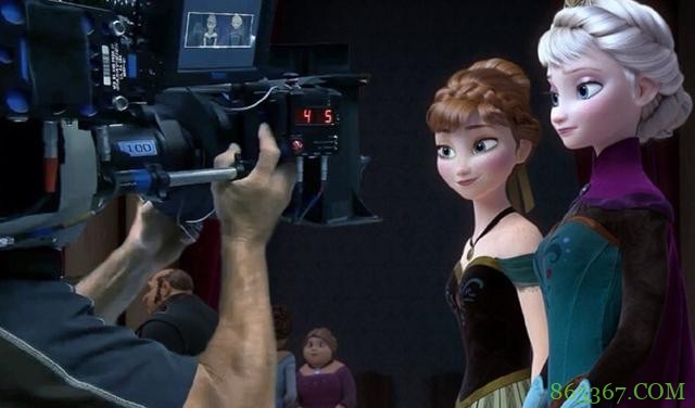 在大佬的P图下，艾莎女王当起了歌手和演员，连厨师也能做！