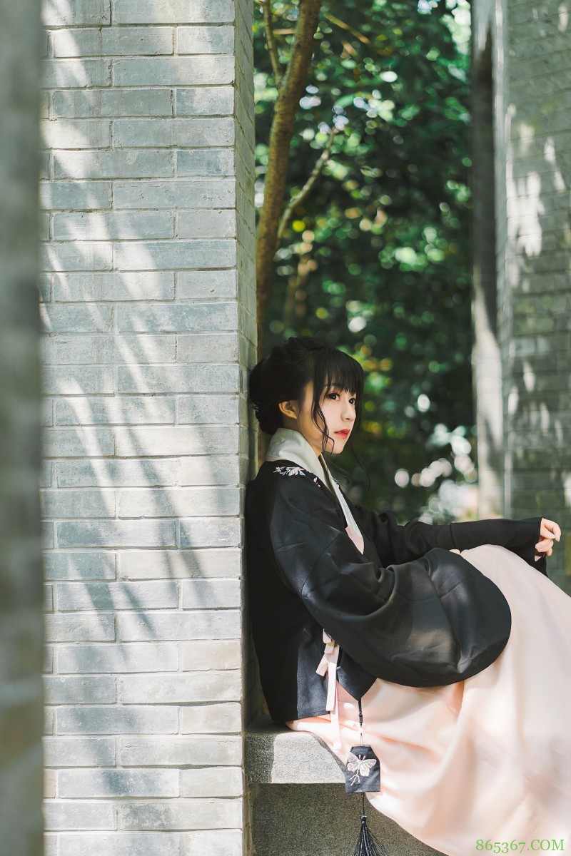 充满仙气的汉服小姐姐。