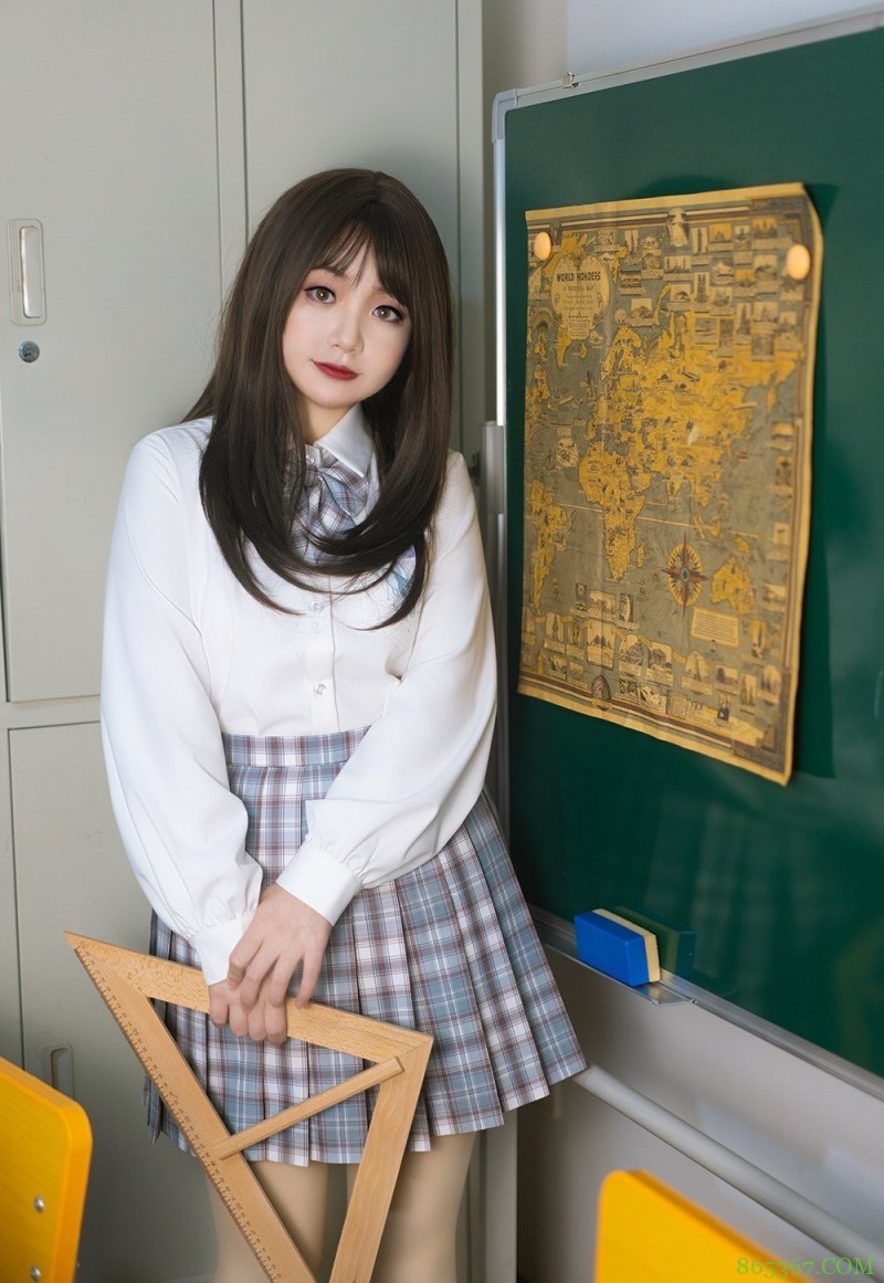 JK少女：下课的空隙，你在想着谁呢？