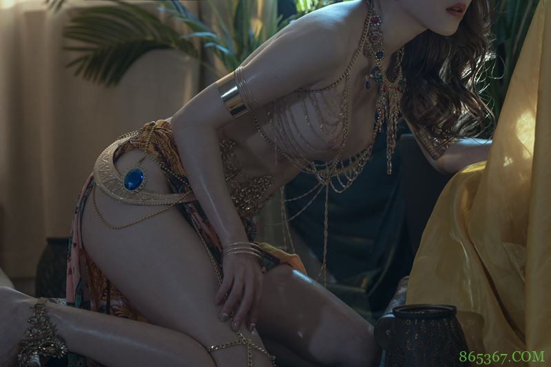 微博网红少女 鹿八岁-异域少女【43P/93M】