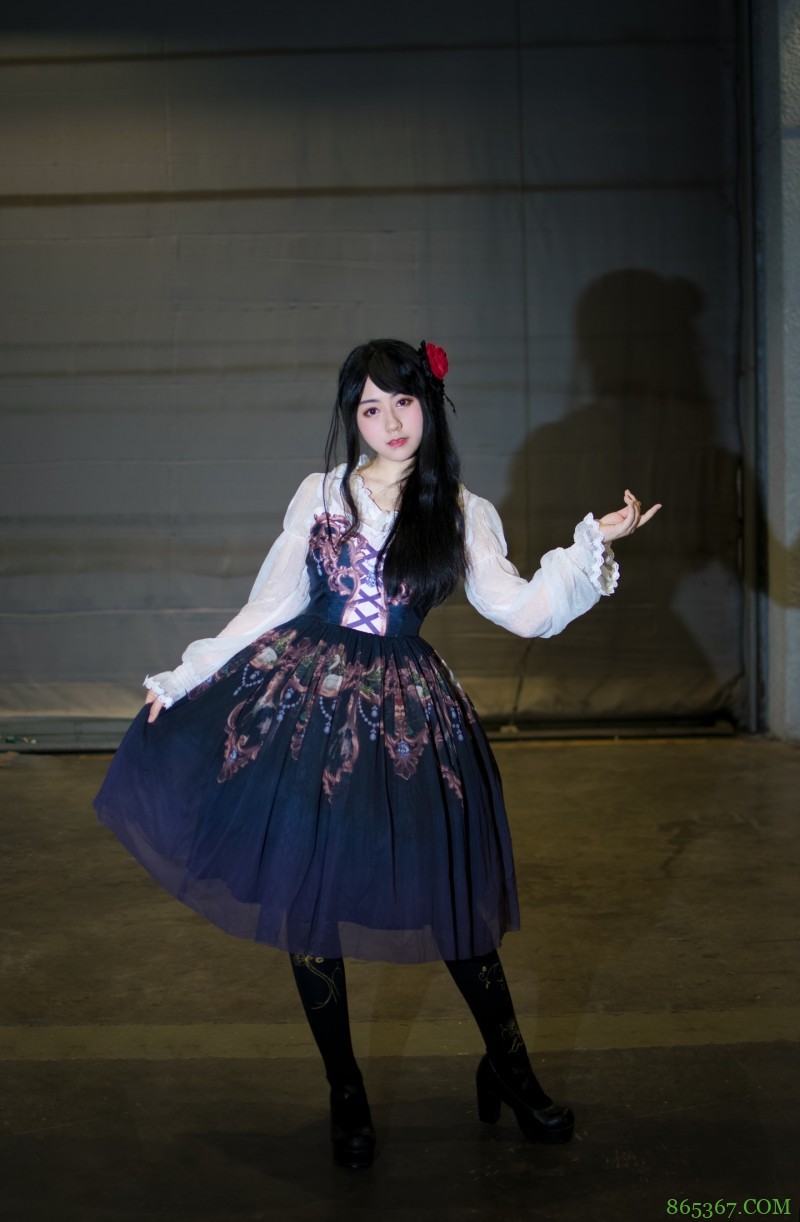 洛丽塔场照,小姐姐的蓬蓬裙特别有仙气。