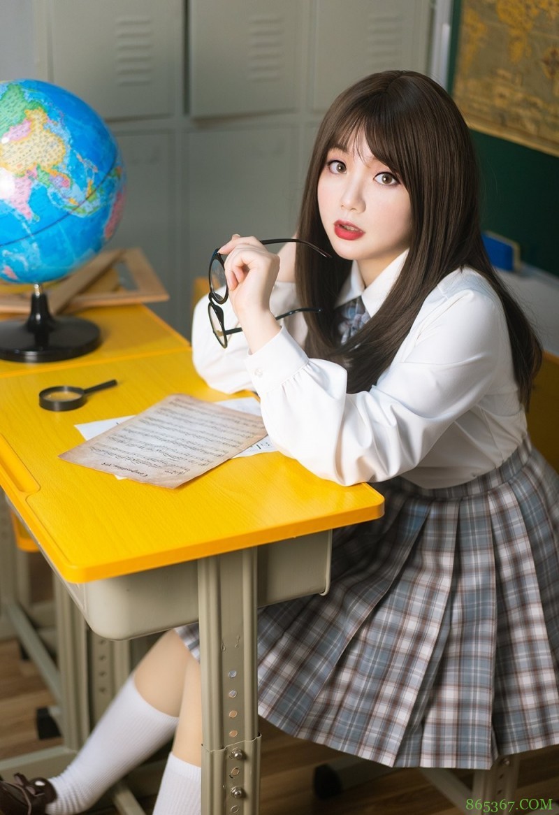 JK少女：下课的空隙，你在想着谁呢？