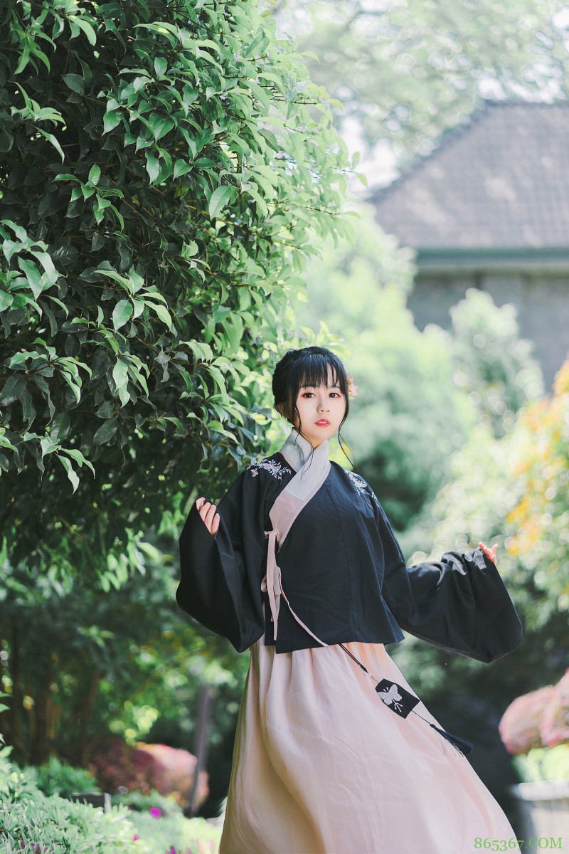 充满仙气的汉服小姐姐。