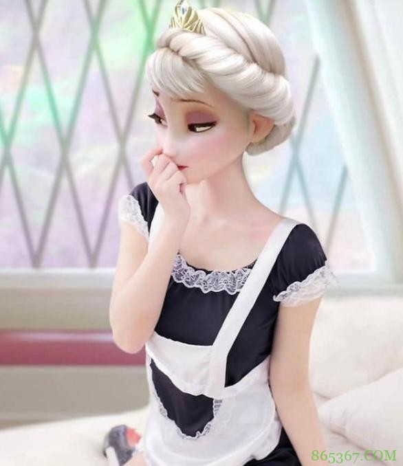 在大佬的P图下，艾莎女王当起了歌手和演员，连厨师也能做！