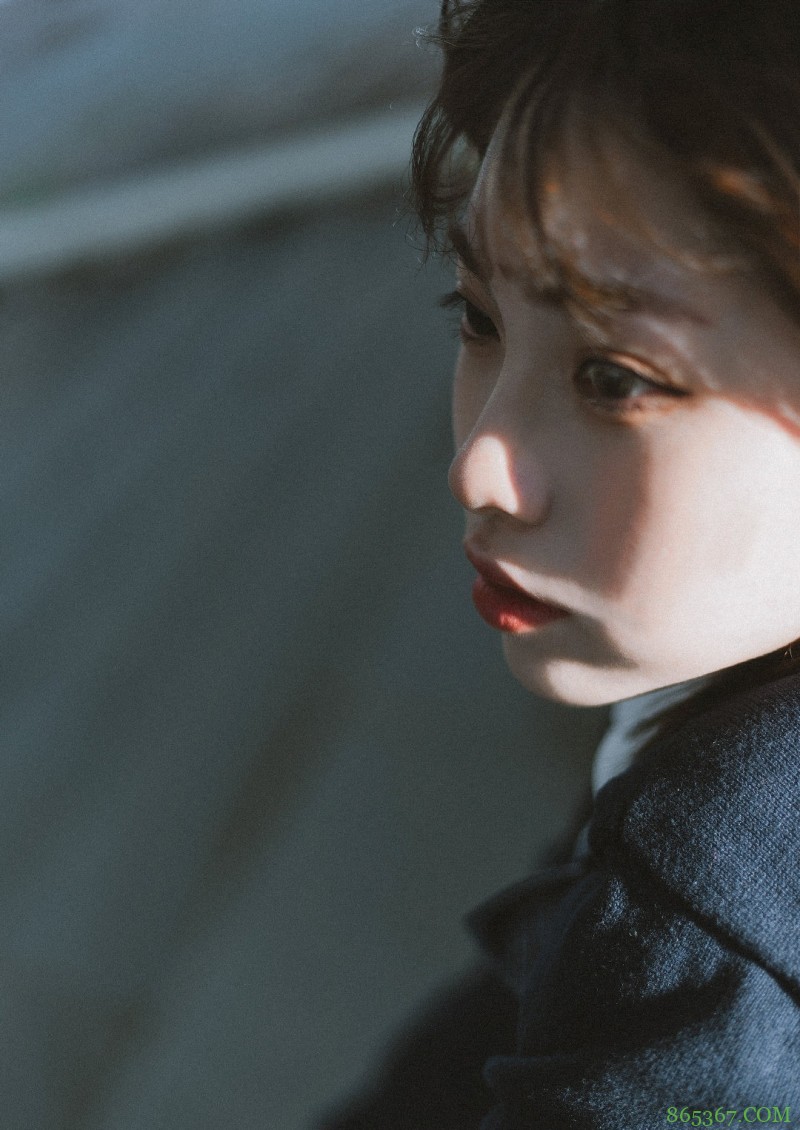 JK少女，清晨的大桥底